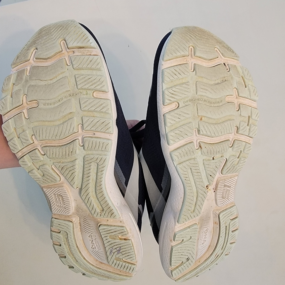 Brooks "Ghost" Running Shoes - Picture 10 of 11